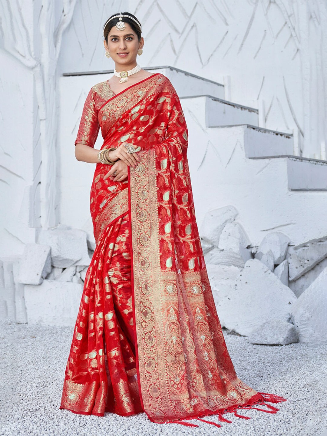 

SANGAM PRINTS Floral Woven Design Zari Organza Saree, Red