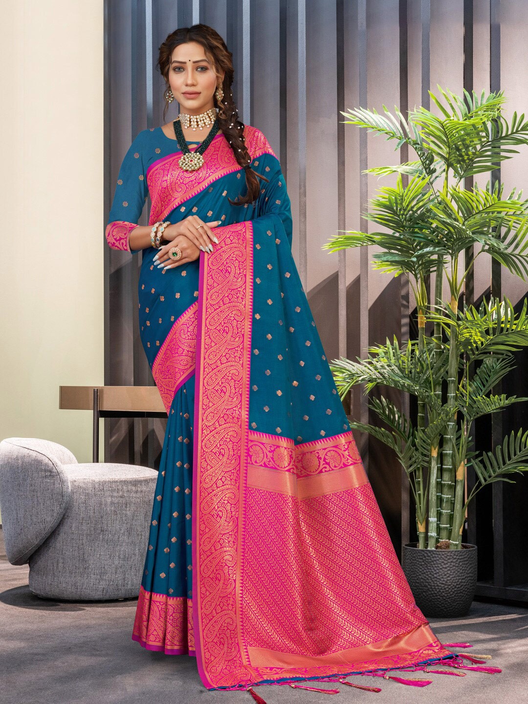

SANGAM PRINTS Ethnic Motif Woven Design Zari Saree, Teal