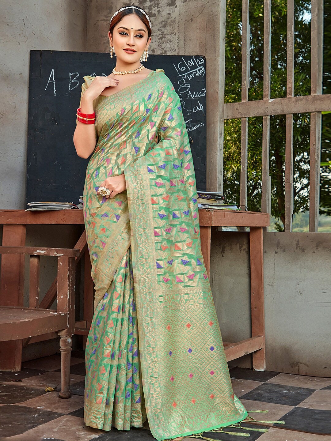 

SANGAM PRINTS Geometric Woven Design Zari Saree, Sea green