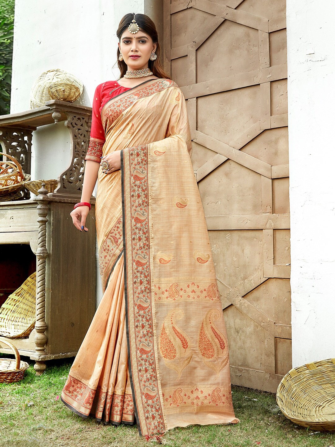 

SANGAM PRINTS Ethnic Motifs Woven Design Zari Saree, Cream