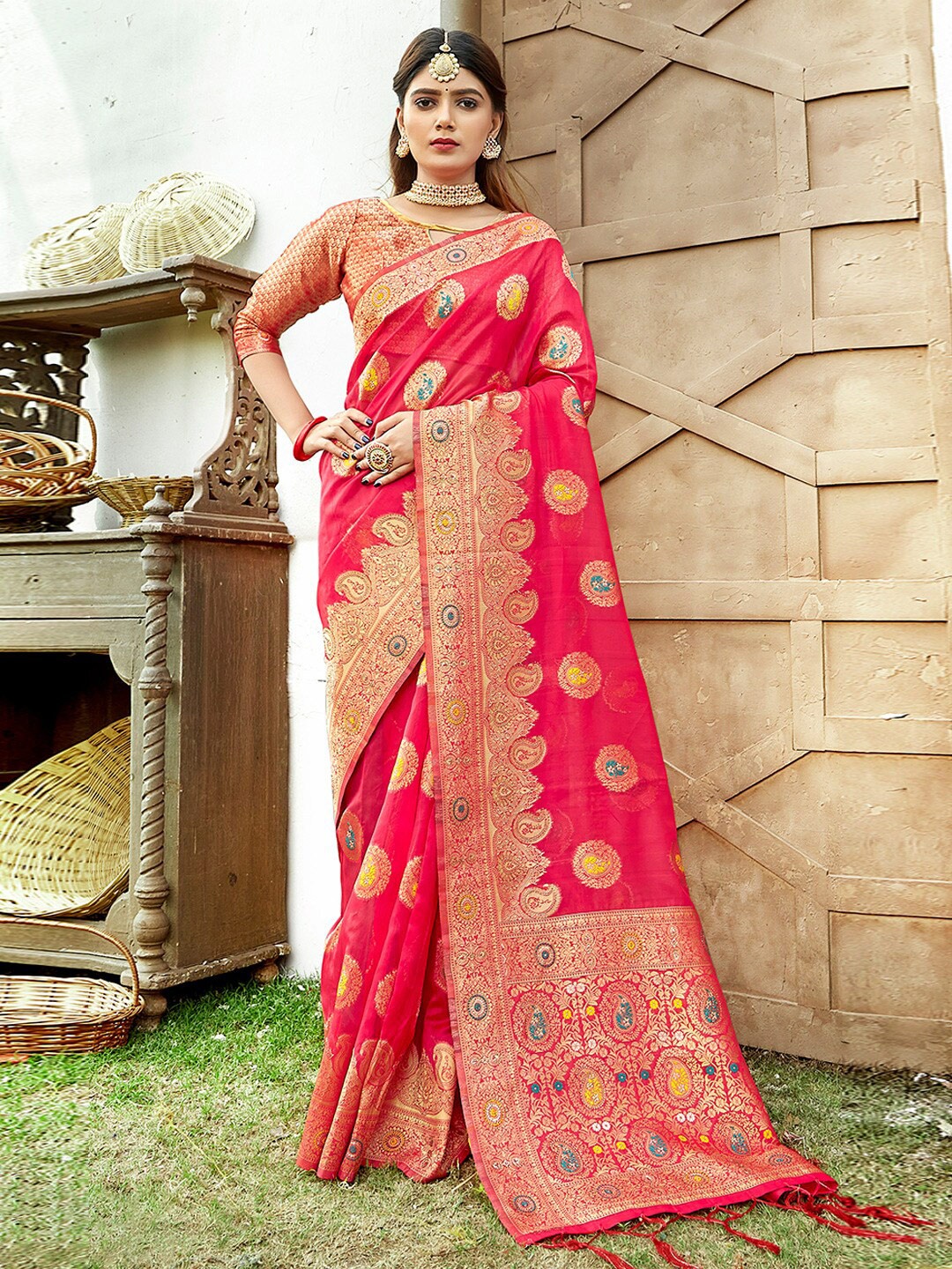 

SANGAM PRINTS Paisley Woven Design Zari Saree, Pink