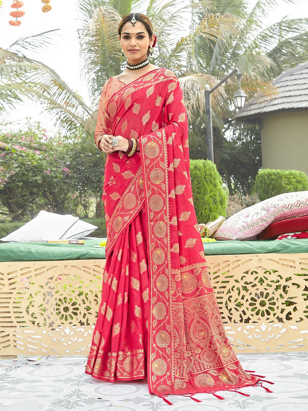 

SANGAM PRINTS Ethnic Motifs Woven Design Zari Organza Saree, Peach