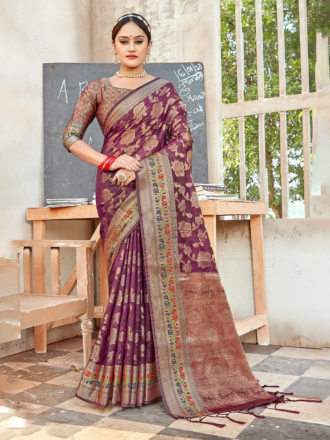 

SANGAM PRINTS Floral Woven Design Zari Organza Saree, Purple