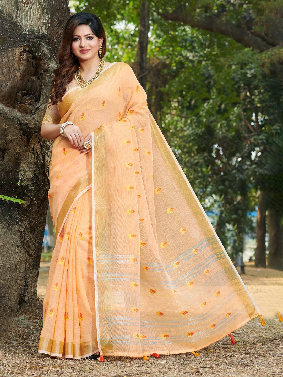 

SANGAM PRINTS Woven Design Zari Linen Blend Saree, Peach