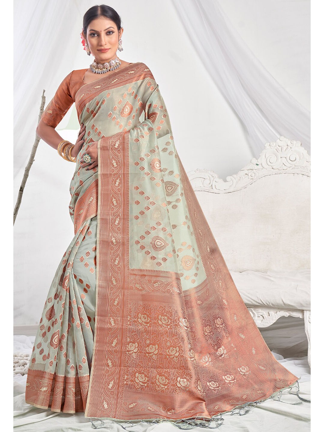 

SANGAM PRINTS Ethnic Motif Woven Design Zari Organza Saree, Grey