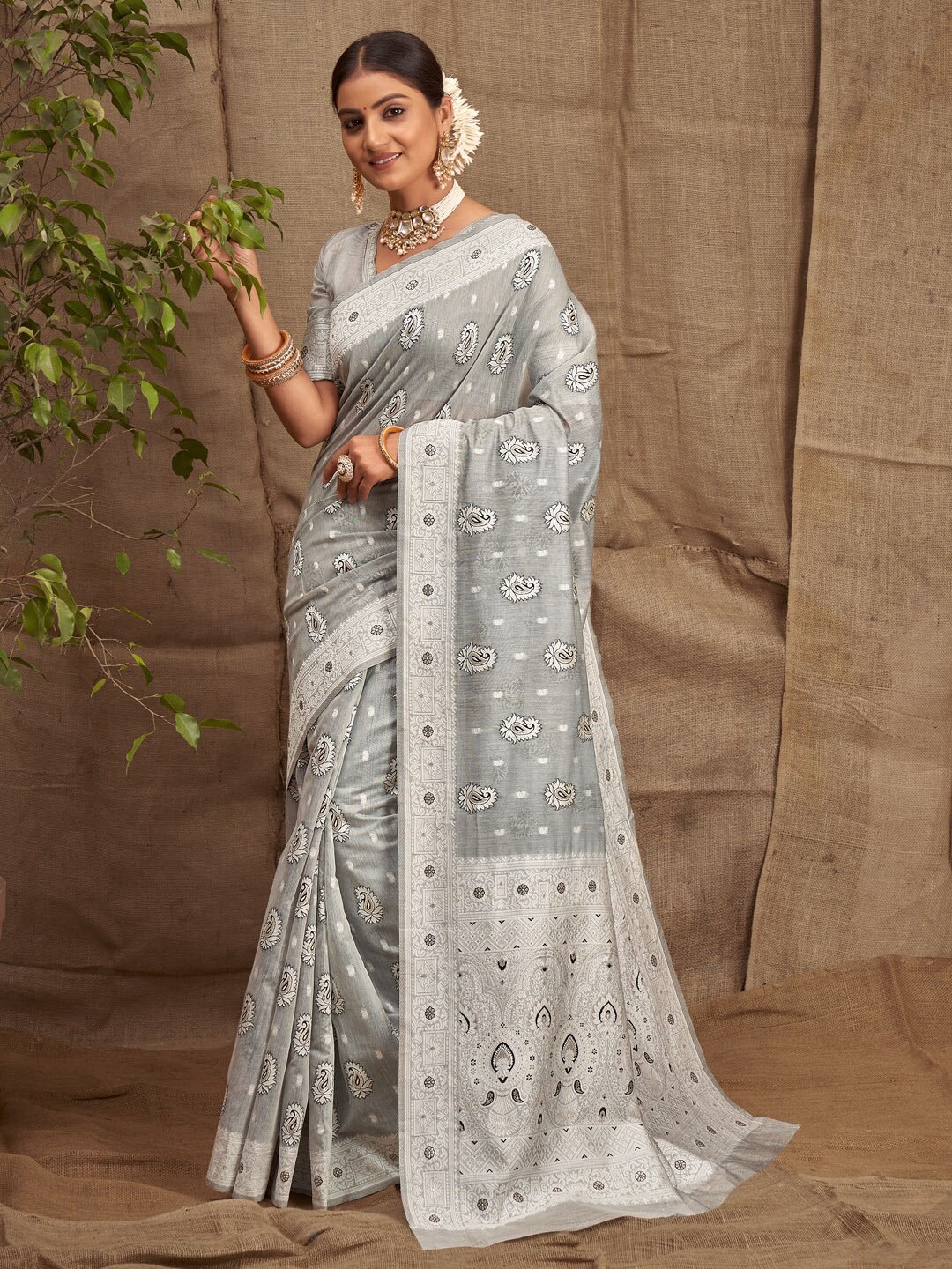 

SANGAM PRINTS Woven Design Zari Saree, Grey