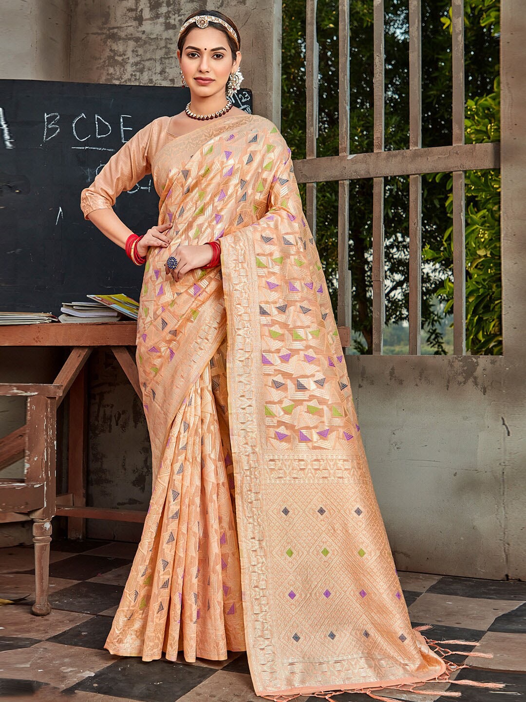 

SANGAM PRINTS Geometric Woven Design Zari Saree, Peach
