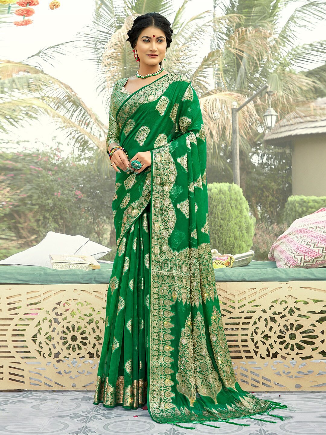 

SANGAM PRINTS Ethnic Motifs Woven Design Zari Organza Saree, Green