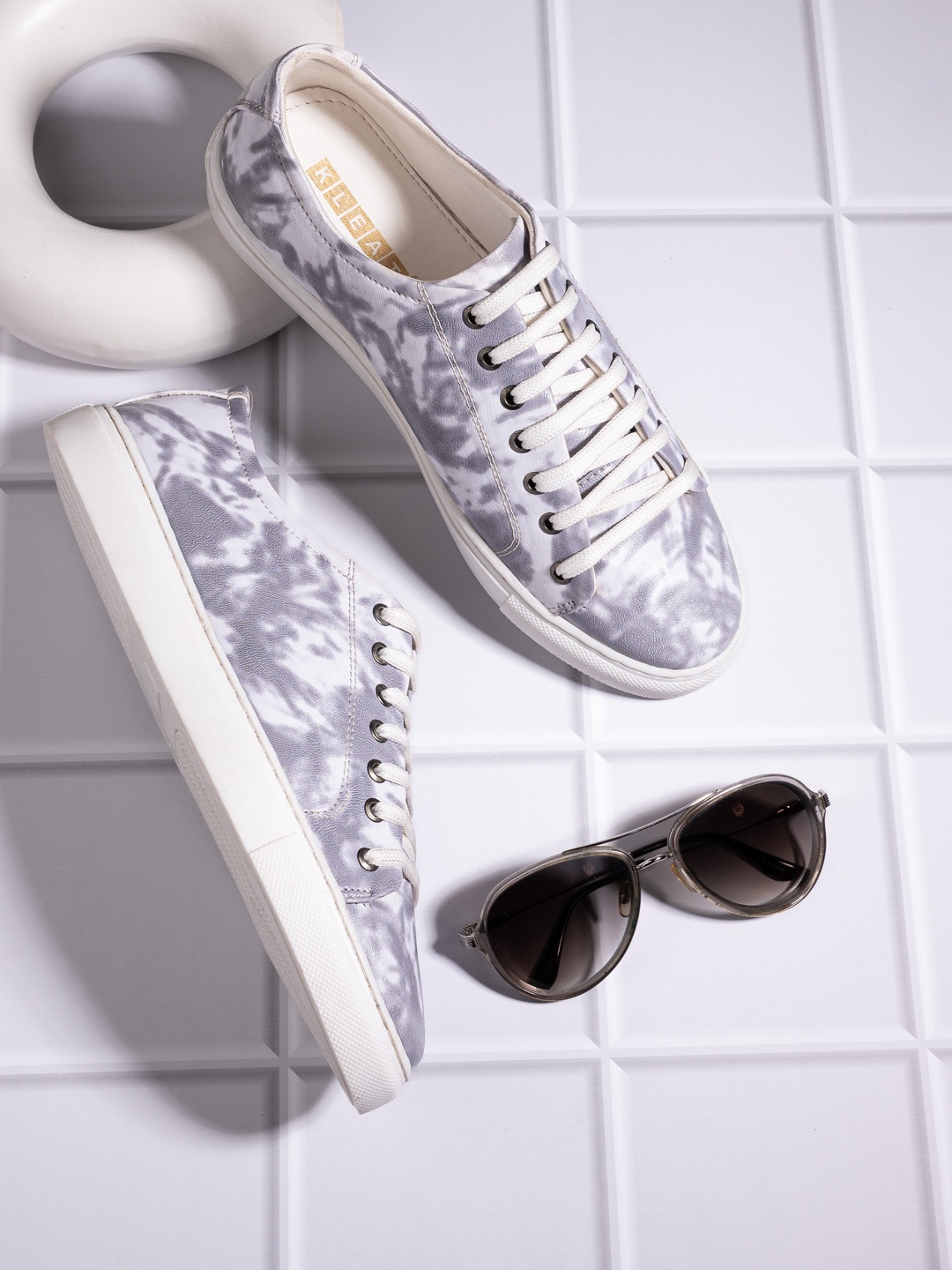 

KLEAT Men Printed Lightweight Sneakers, Grey
