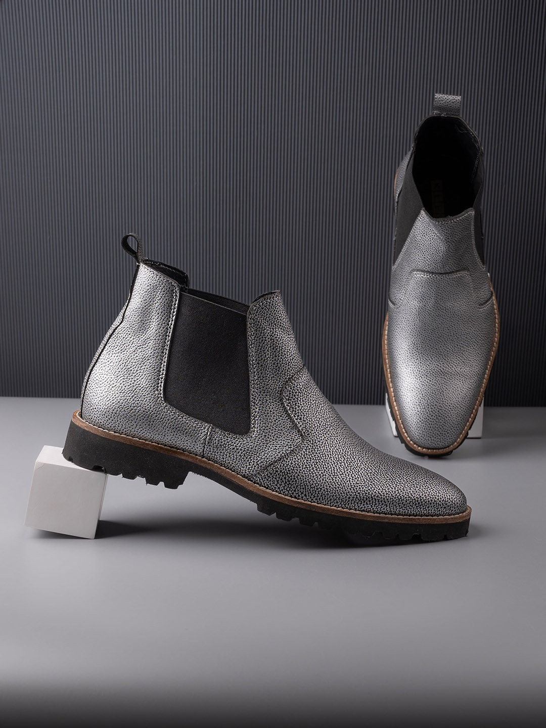 

KLEAT Men Printed Lightweight Chelsea Boots, Silver