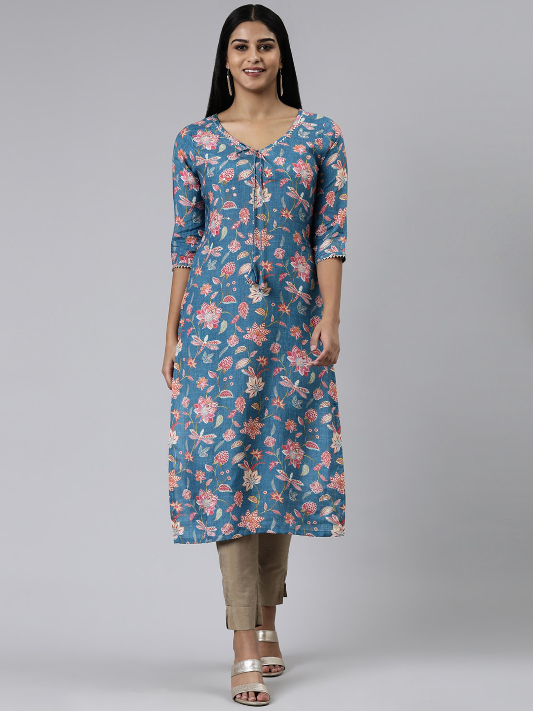 

Neerus Floral Printed V Neck Sequinned Cotton Kurta, Blue