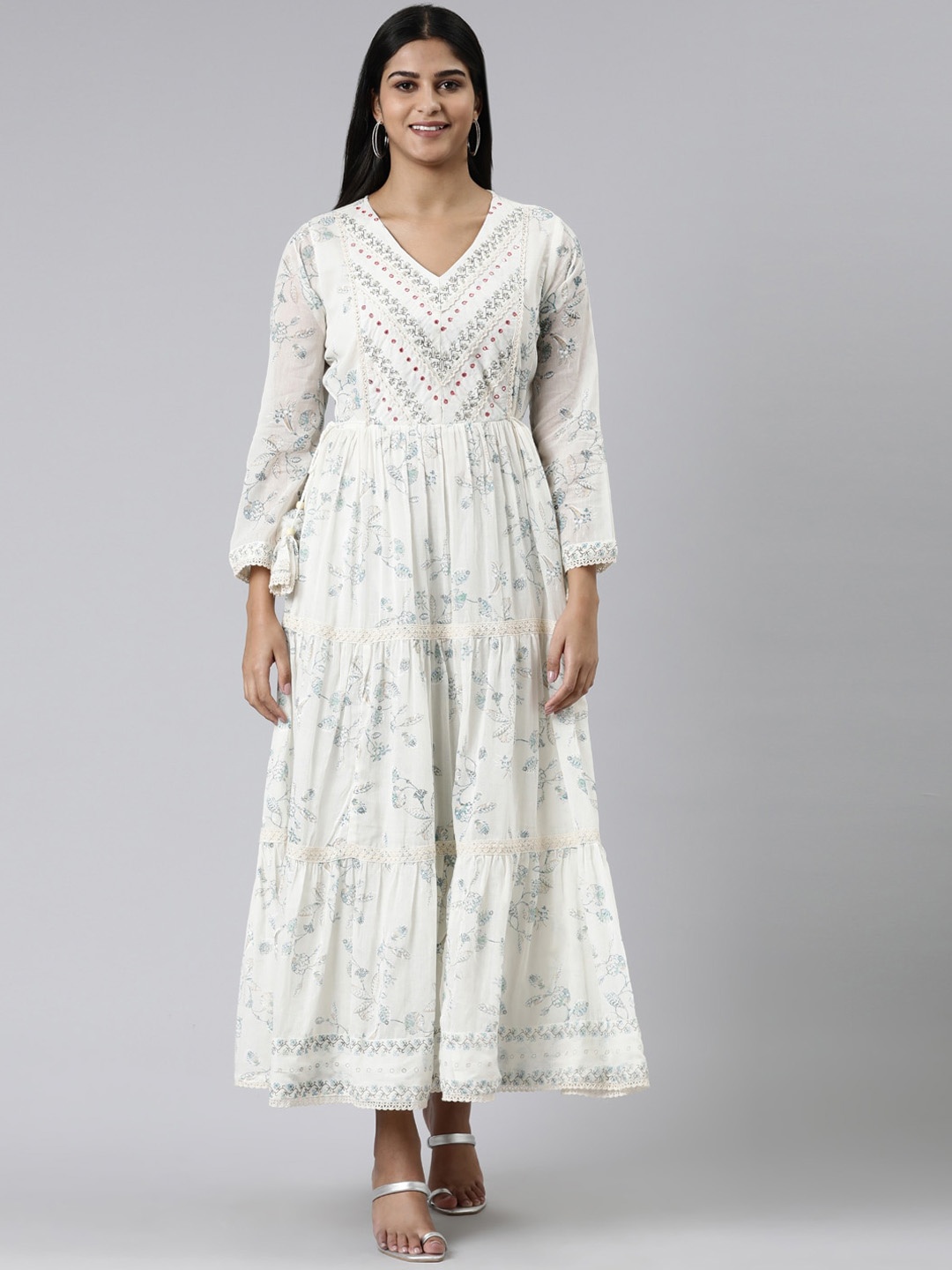 

Neerus Floral Printed Sequined Kurta, Off white