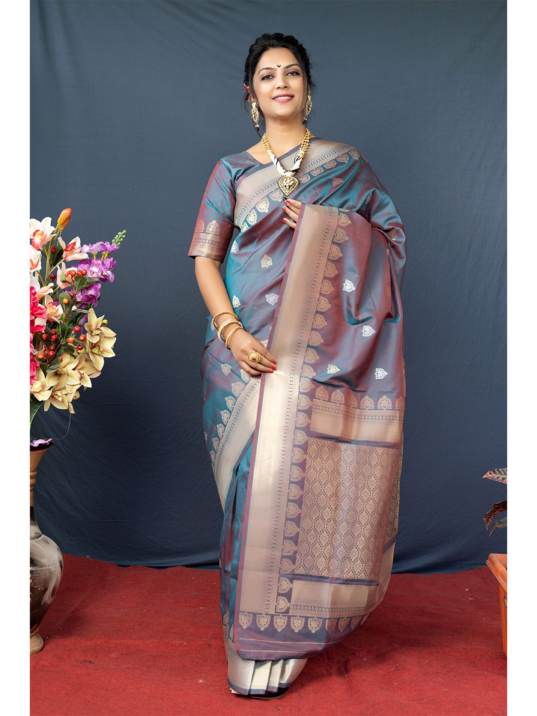 

Anaita Grey & Gold-Toned Woven Design Zari Pure Silk Banarasi Saree