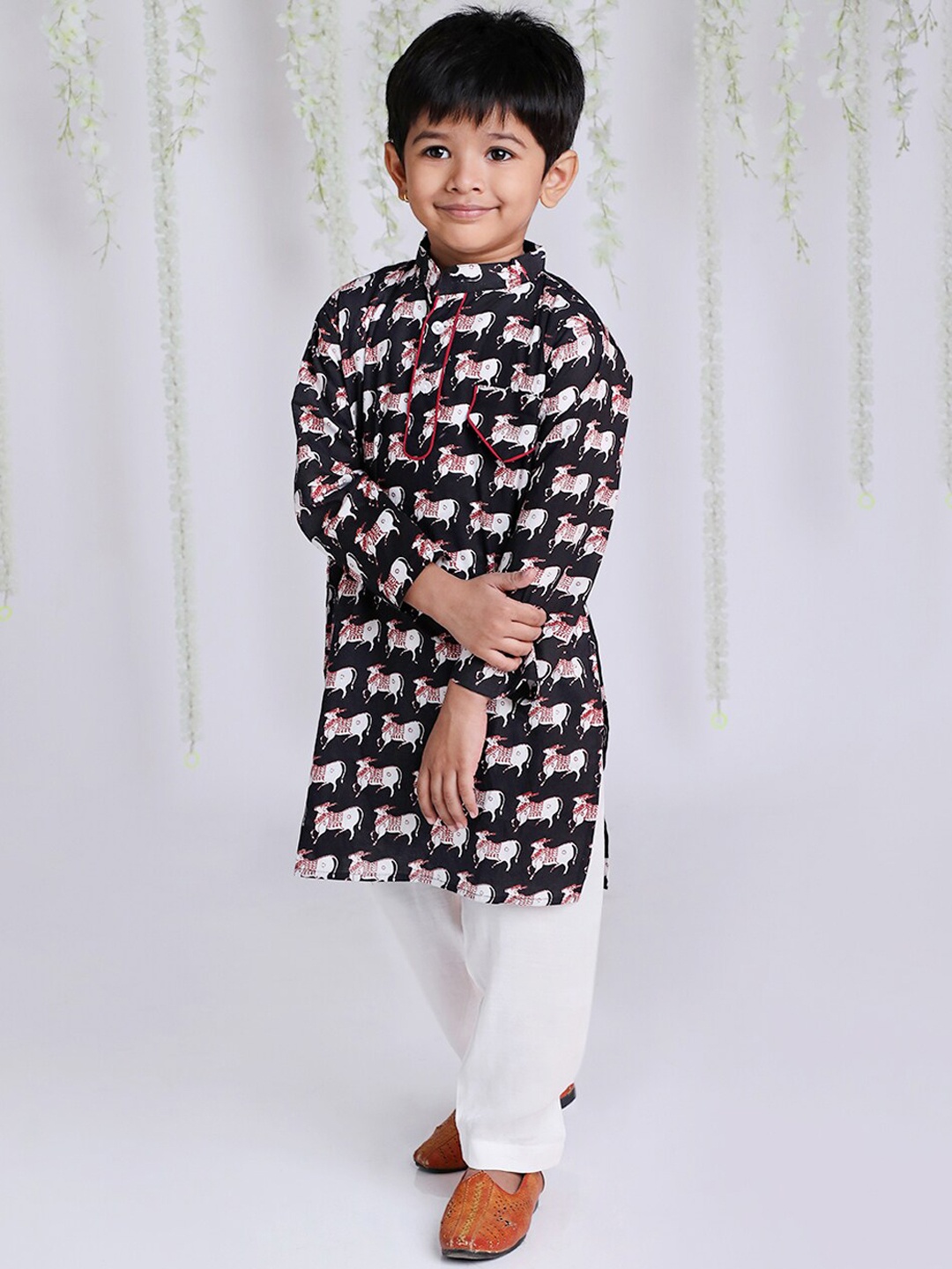 

KID1 Boys Ethnic Motifs Printed Kurta with Pyjamas, Black