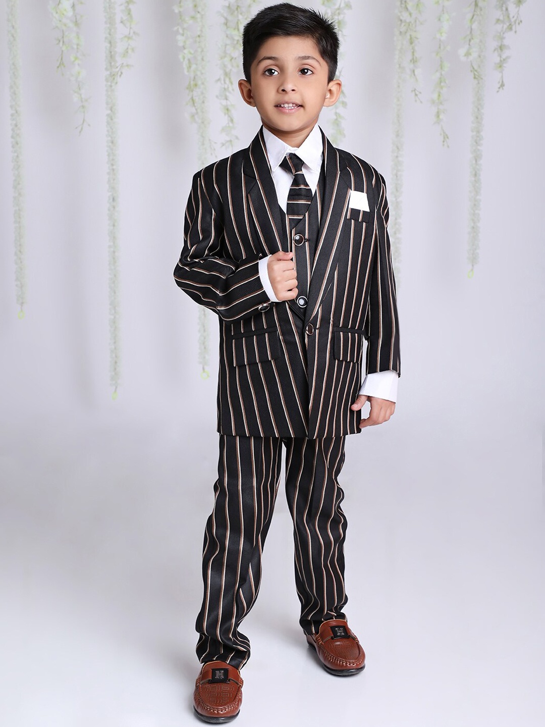 

KID1 Boys Striped Single-Breasted 4-Piece Partywear Suit With Tie, Brown