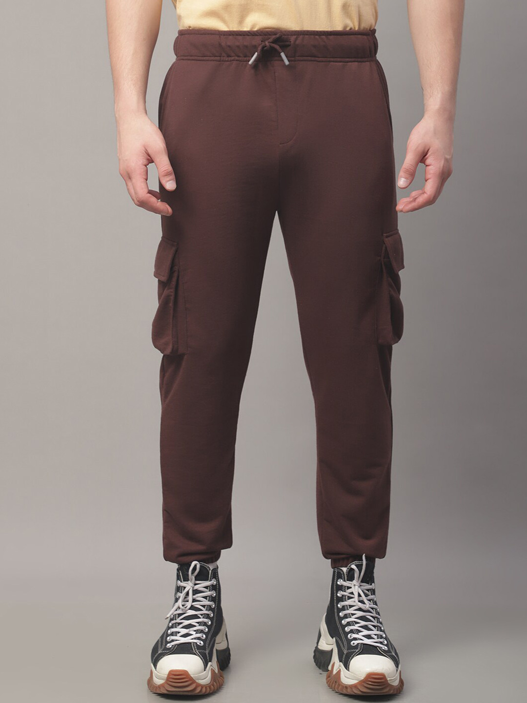 

DOOR74 Men Relaxed-Fit Cotton Cargo Joggers, Brown
