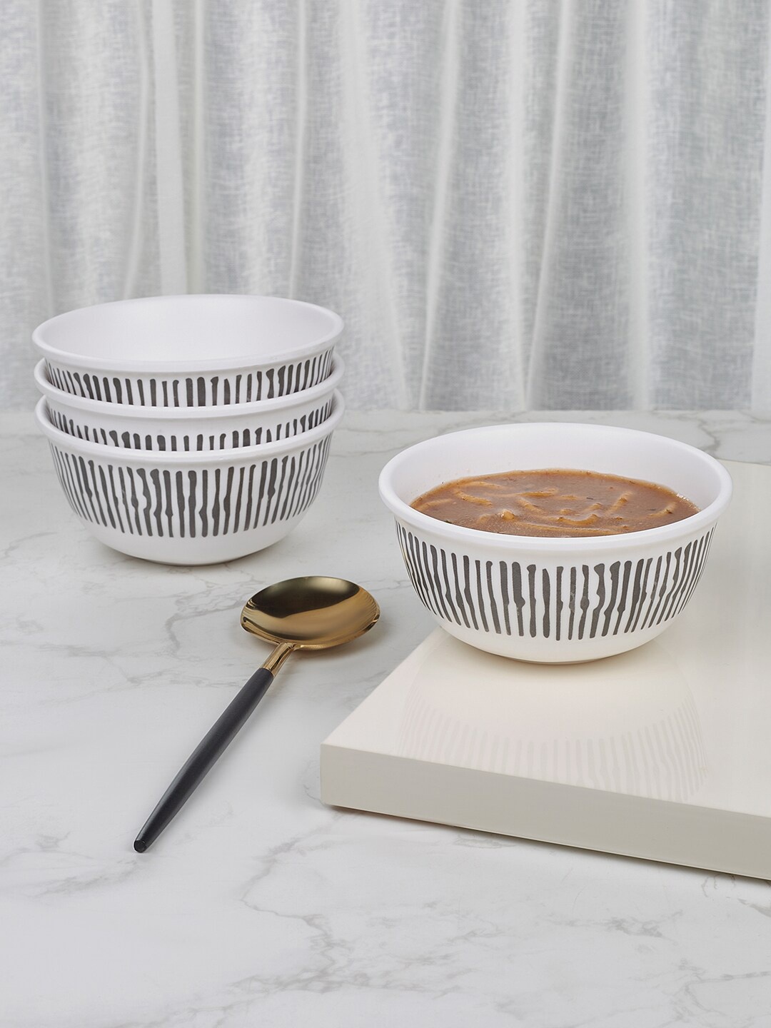 

HomeTown Linea White & Black 4 Pieces Printed Melamine Matte Bowls