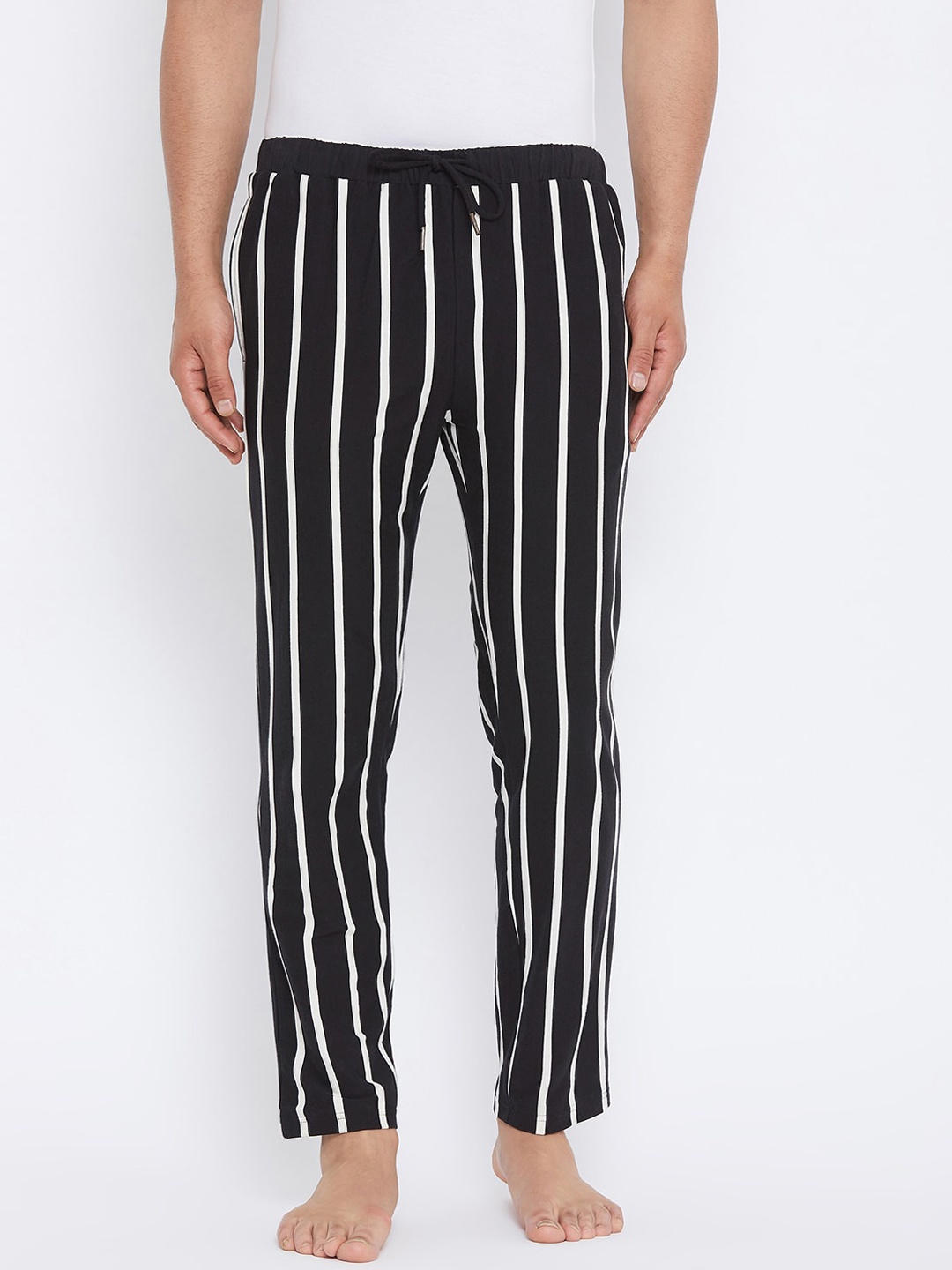 

Hypernation Men Striped Pure Cotton Lounge Pant, Black