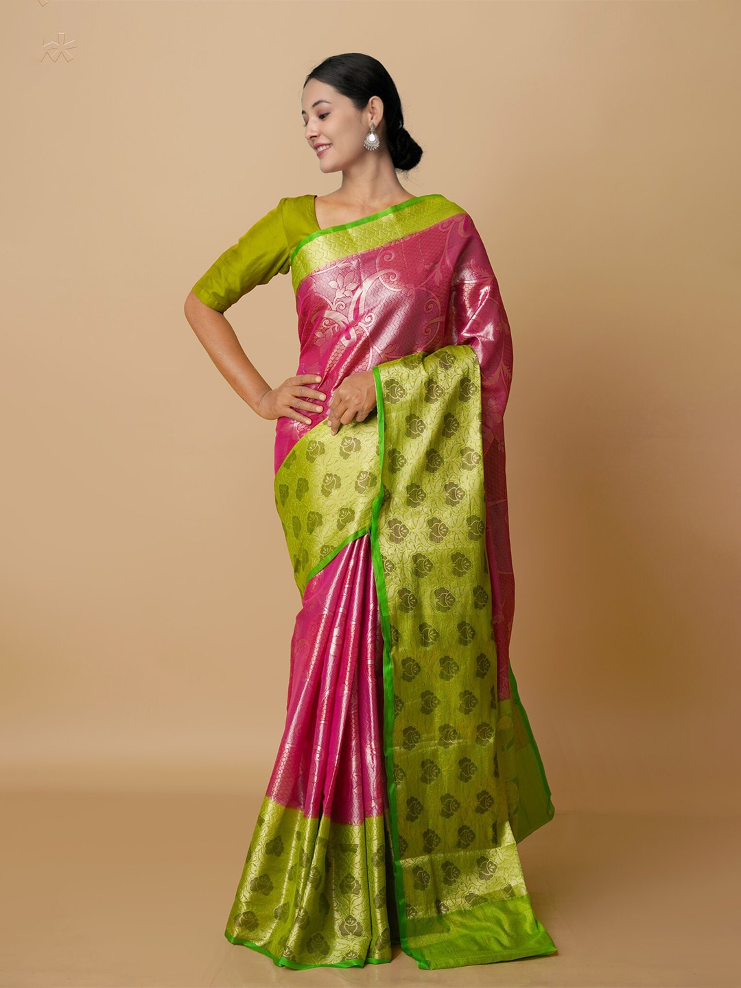 

Unnati Silks Floral Woven Design Zari Banarasi Saree, Magenta