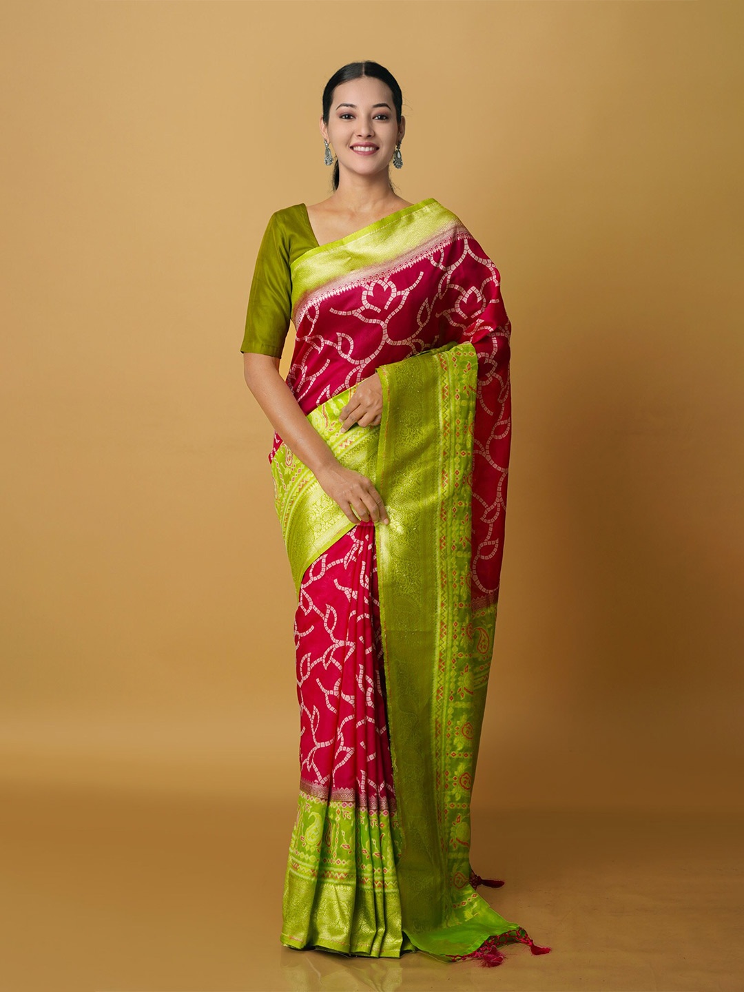 

Unnati Silks Floral Woven Design Zari Banarasi Saree, Magenta