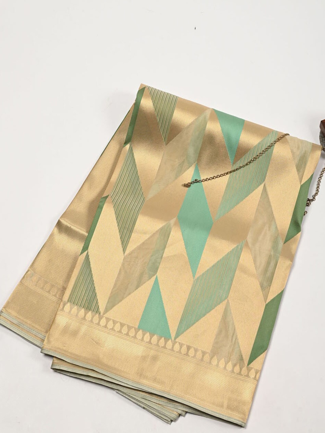 

Meena Bazaar Ethnic Motifs Woven Design Zari Organza Saree, Green