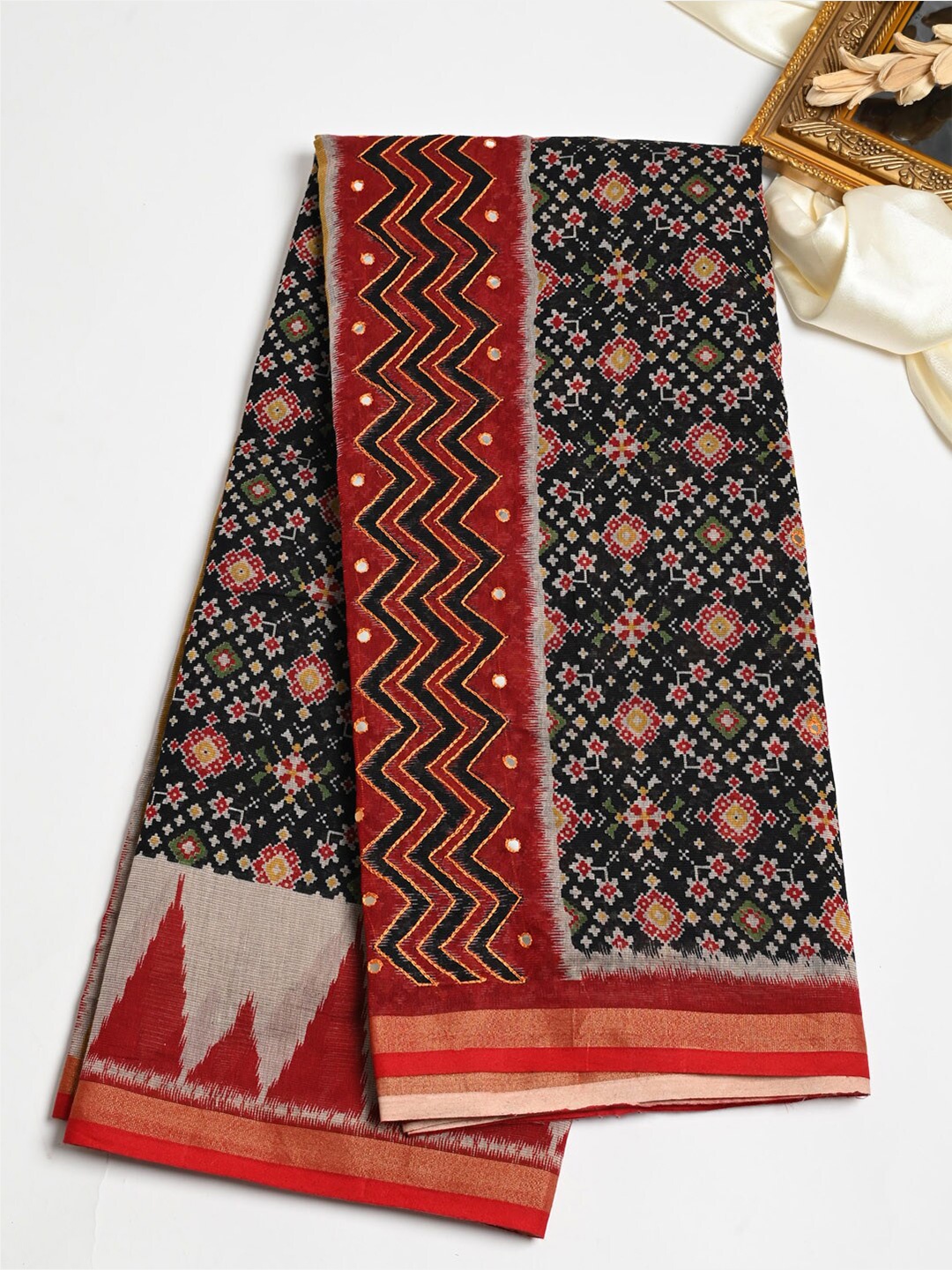 

Meena Bazaar Ethnic Motifs Printed Zari Pure Cotton Patola Saree, Black