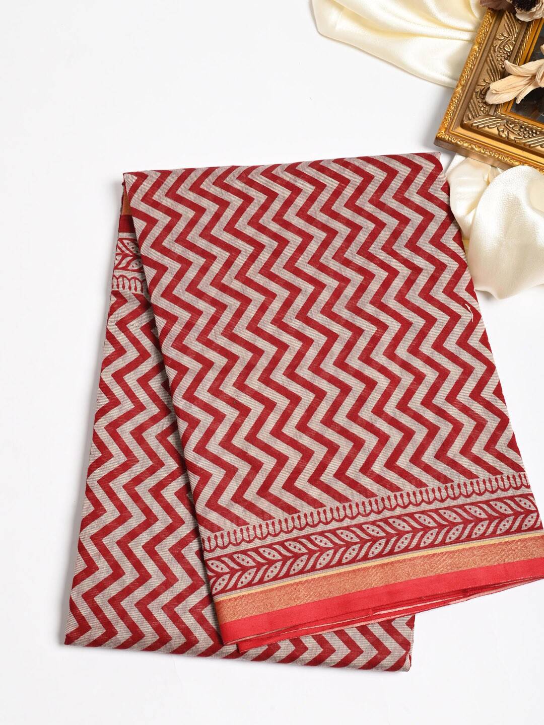 

Meena Bazaar Chevron Striped Pure Cotton Saree, Maroon