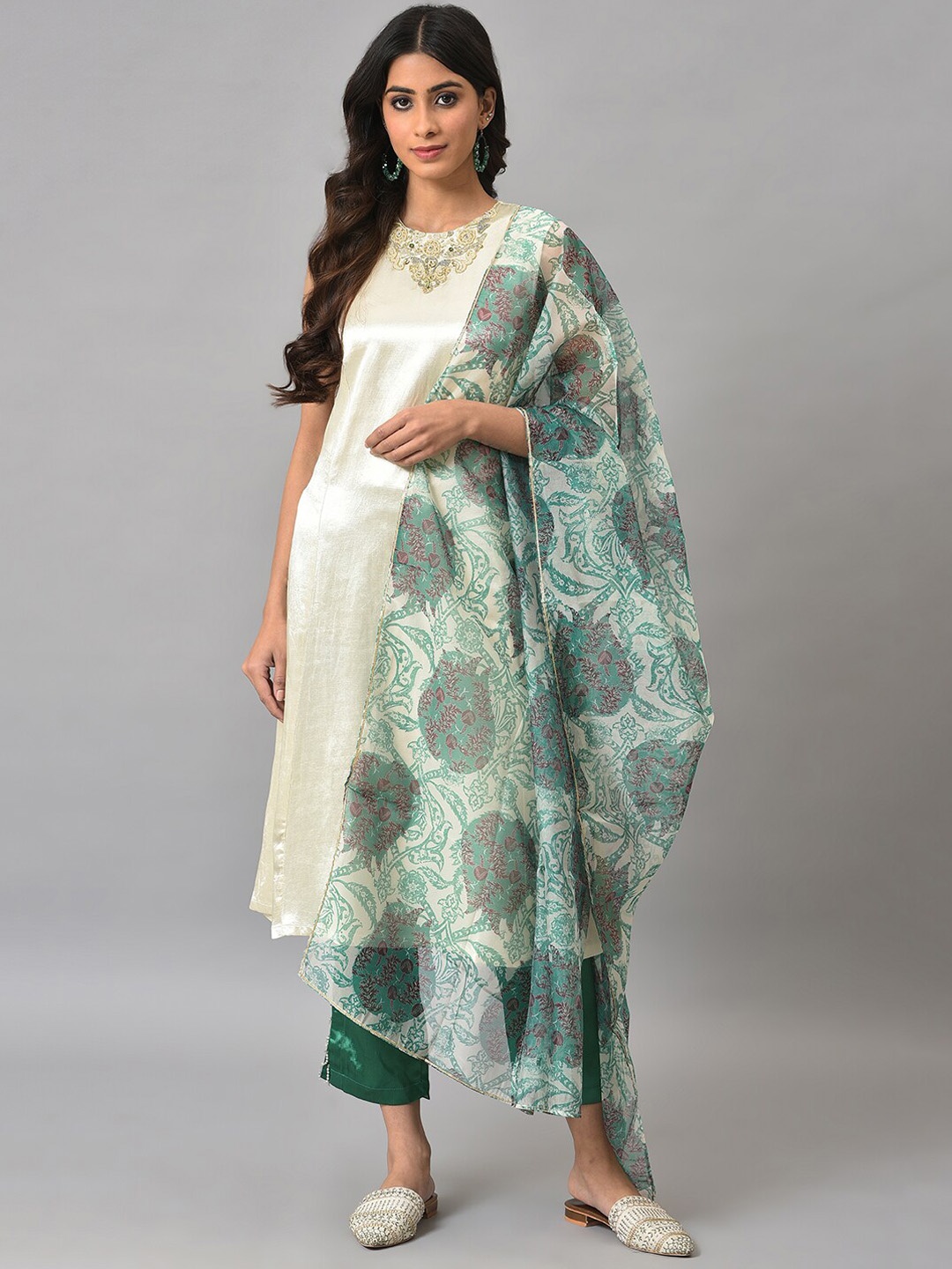 

WISHFUL Embroidered Sleeveless Beads and Stones Kurta with Trousers & Dupatta, Off white