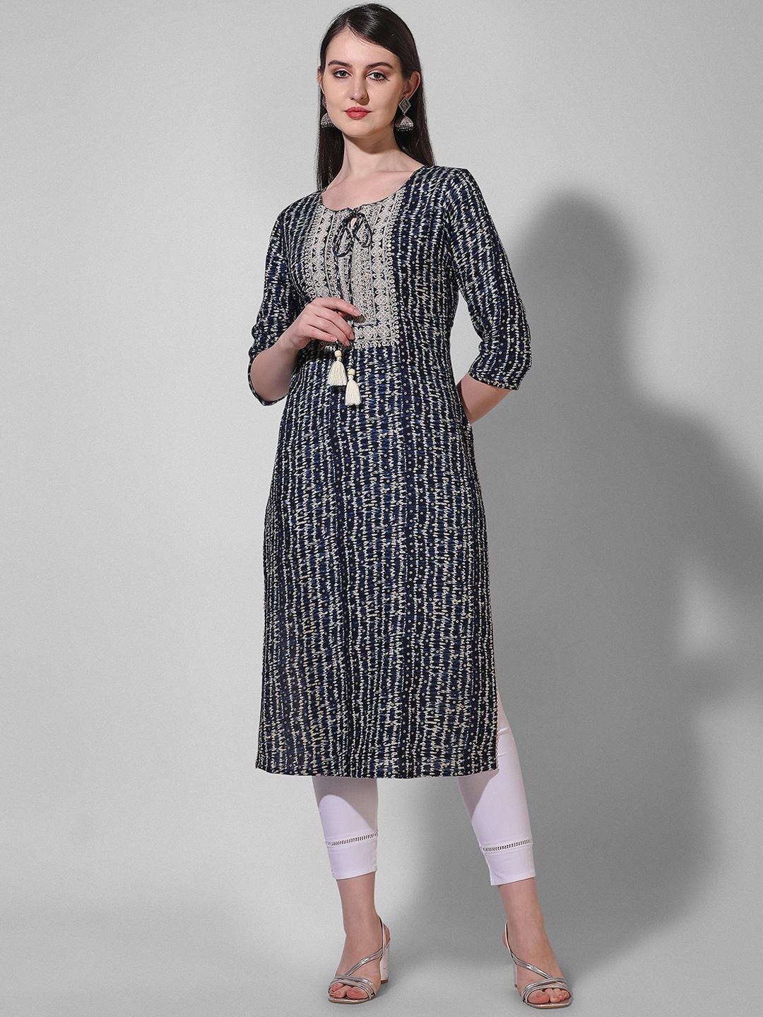 

Berrylicious Ethnic Motifs Printed Zari Detail Tie-Up Neck Straight Kurta, Navy blue