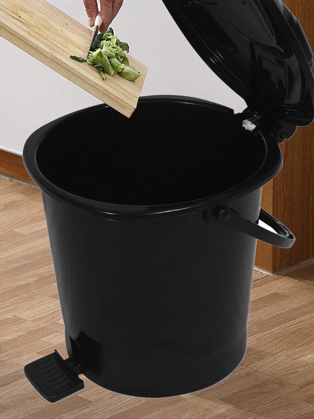 

Kuber Industries Black Durable Pedal Dustbin With Handle -7Ltr