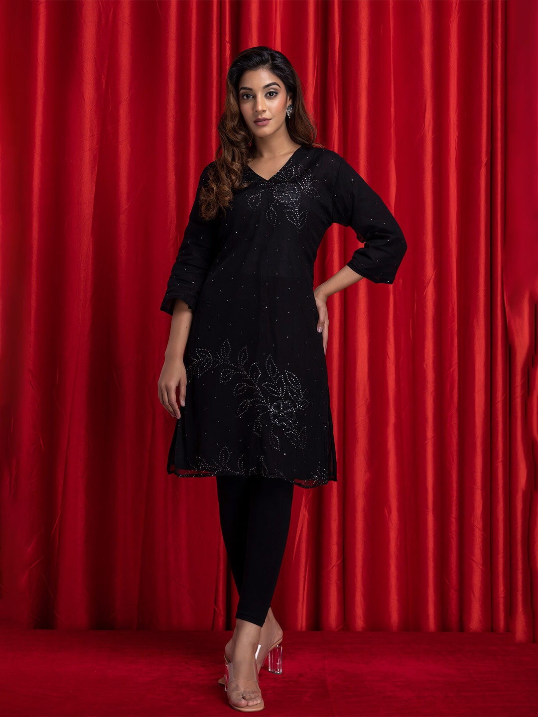 

Geroo Jaipur Floral Embroidered V-Neck Mukaish Sraight Kurti, Black