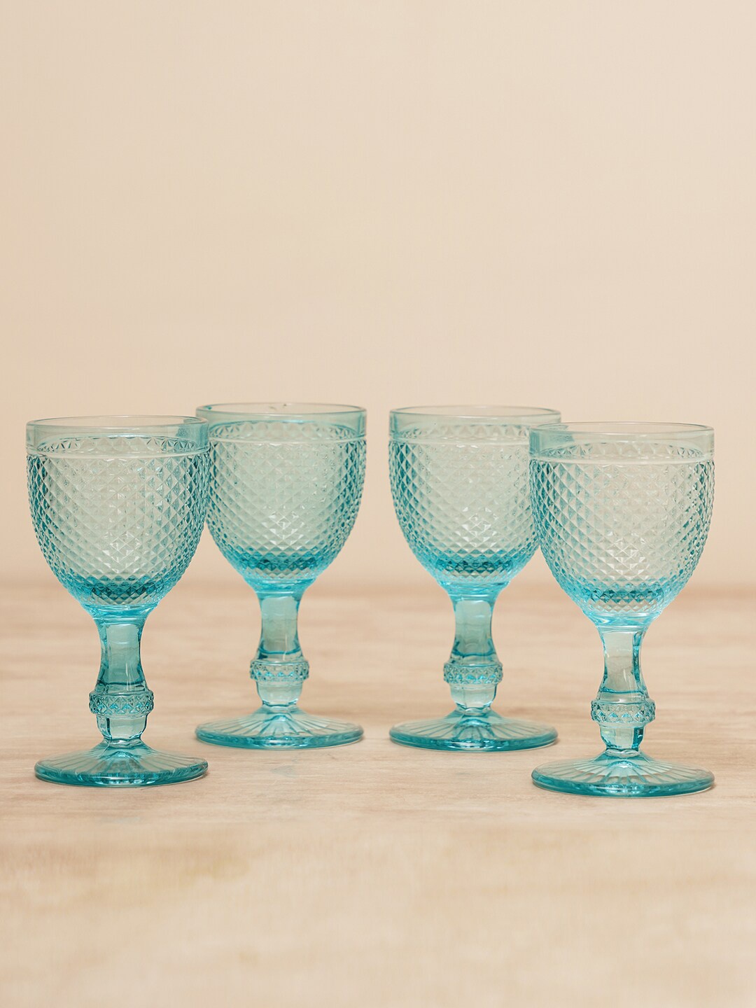 

Pure Home and Living Blue Set of 6 Dotted Wine Glasses