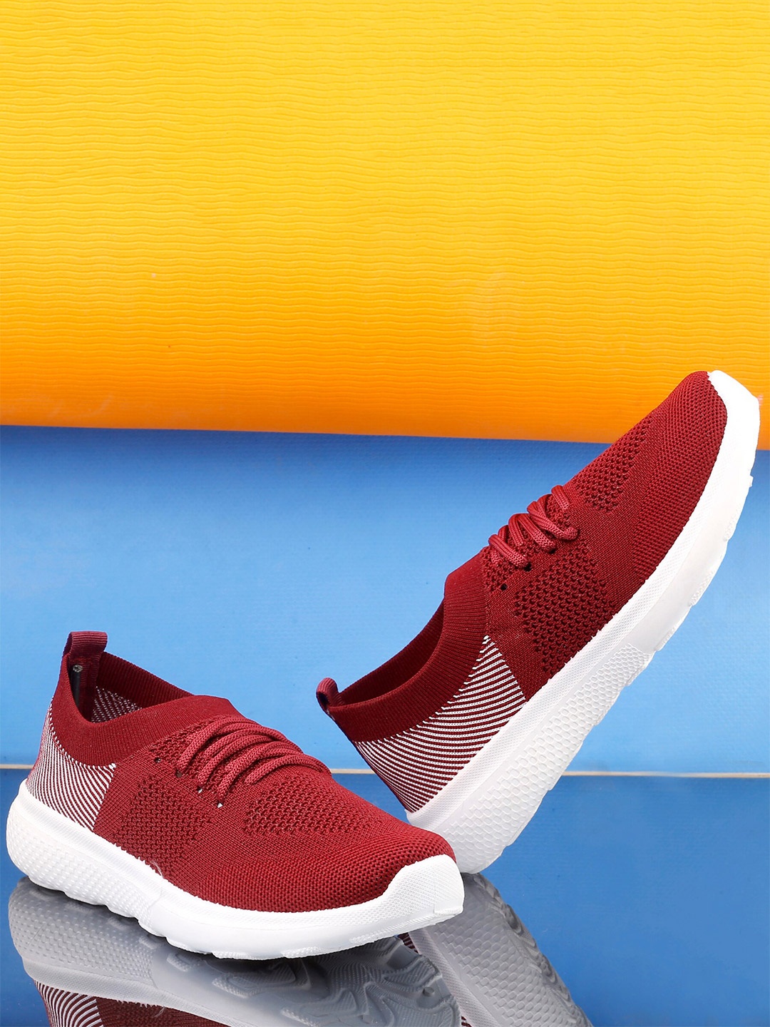 

KRAASA Women Mesh Walking Non-Marking Shoes, Red
