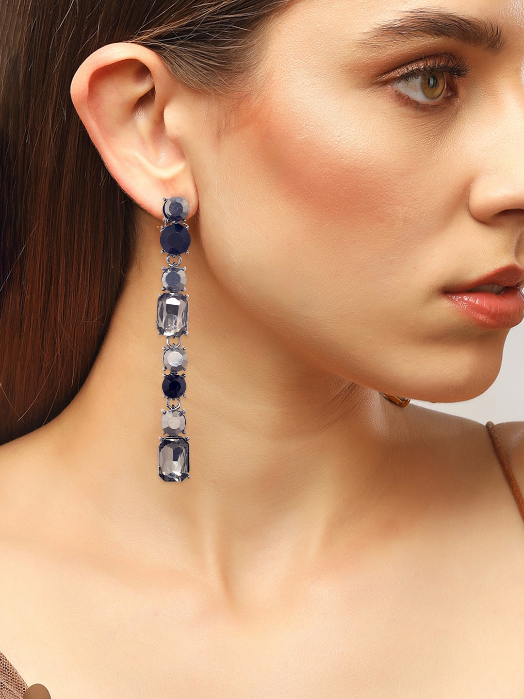 

Rubans Voguish Black Classic Drop Earrings