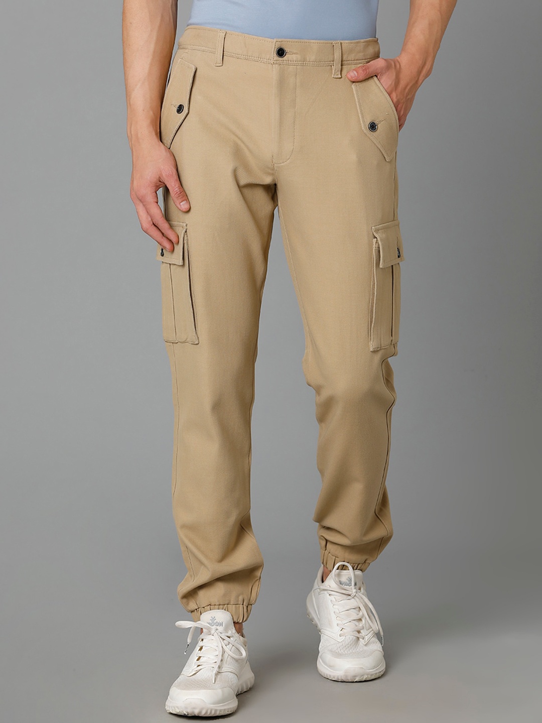 

YOVISH Men Regular Fit Mid-Rise Easy Wash Cargos Trousers, Beige