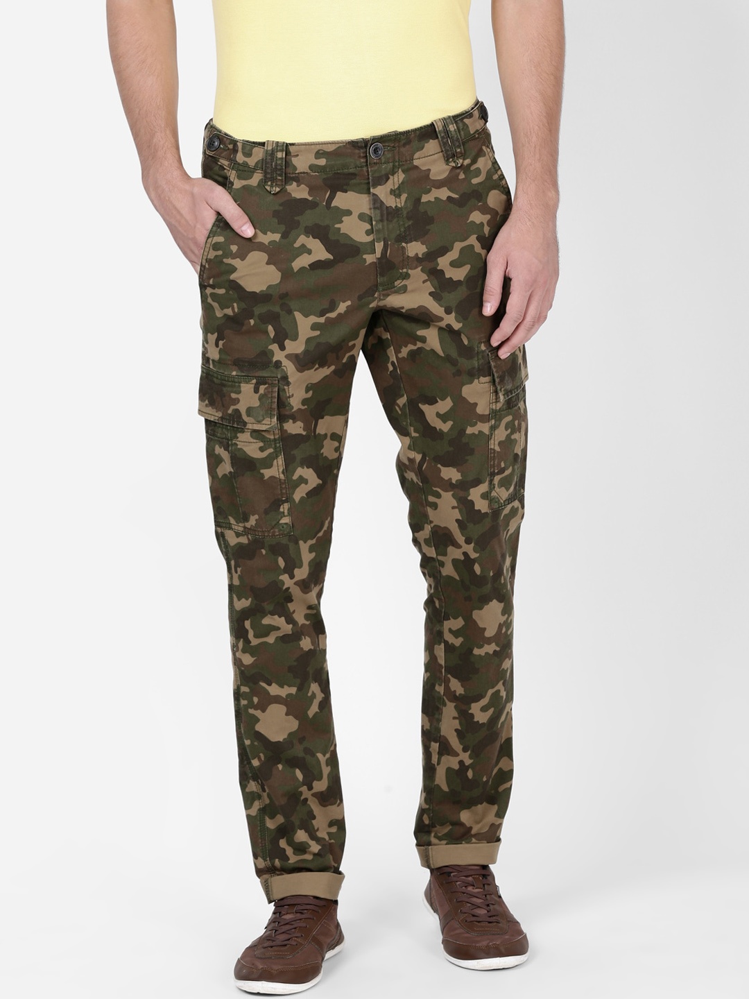 

t-base Men Camouflage Printed Cotton Easy Wash Mid-Rise Cargos Trousers, Olive