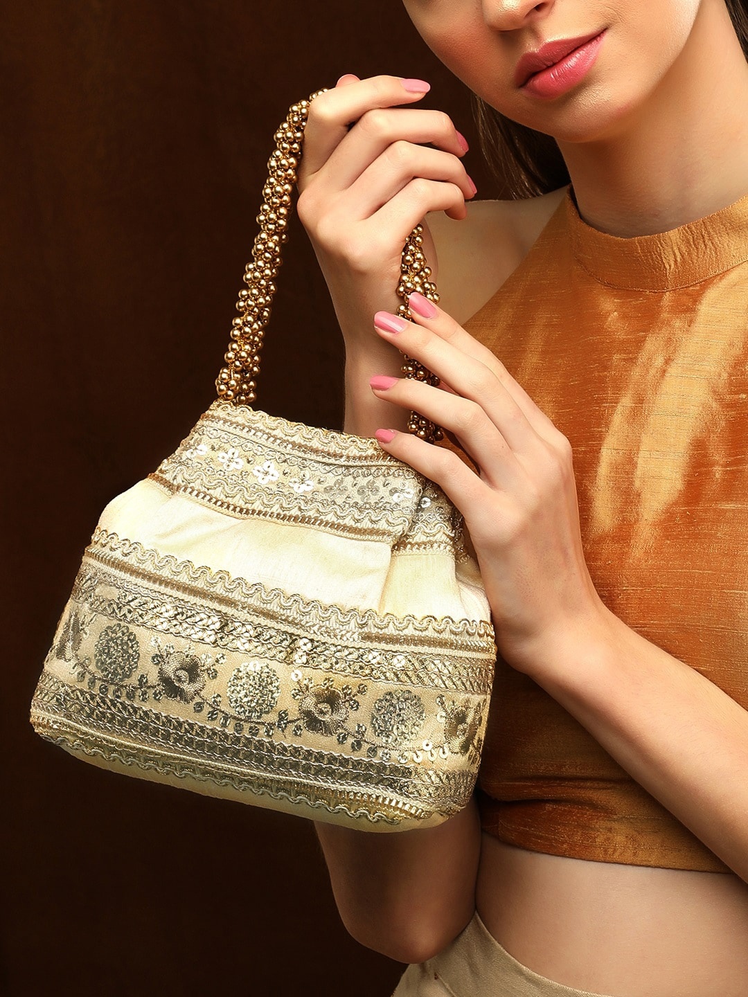 

Rubans Wrist Loop Embellished Polti Clutch, Cream