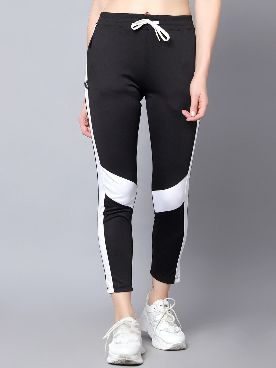 

Kushi Flyer Women Colourblocked Regular Fit Trackpant, Black