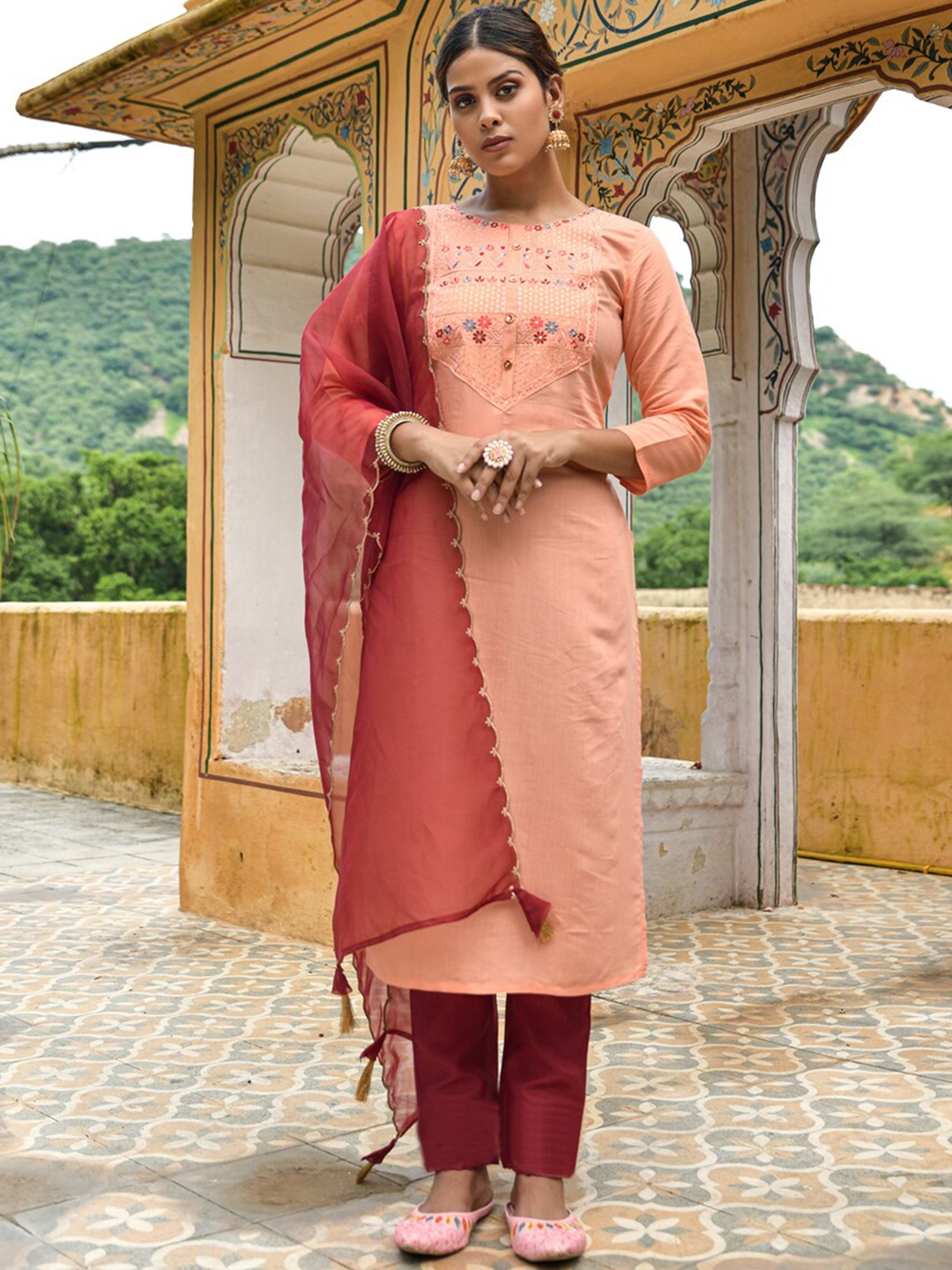 

BESUCHER Ethnic Motifs Embroidered Sequinned Kurta With Trousers & Dupatta, Peach