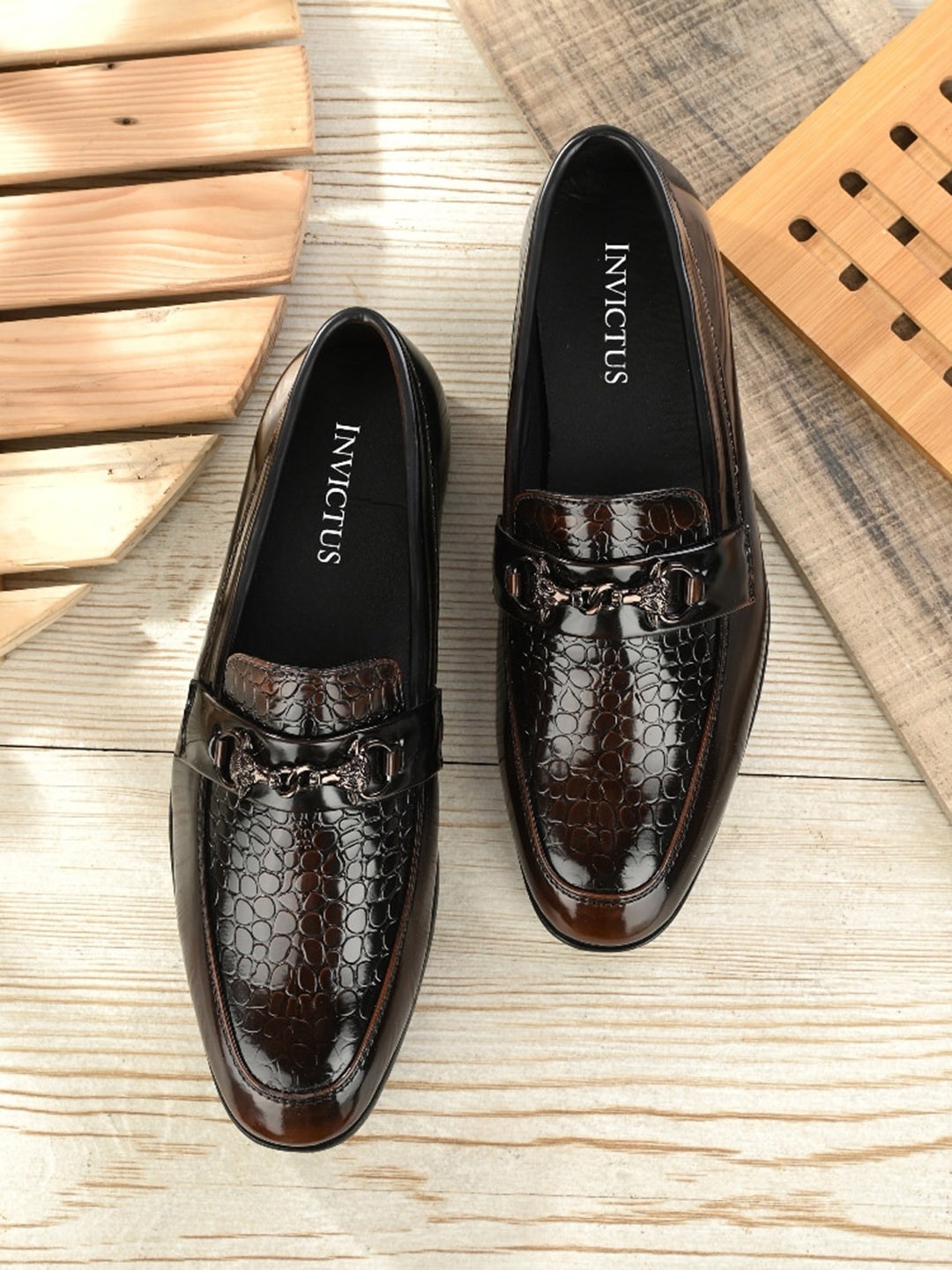 

INVICTUS Men Textured Formal Horsebit Loafers, Brown