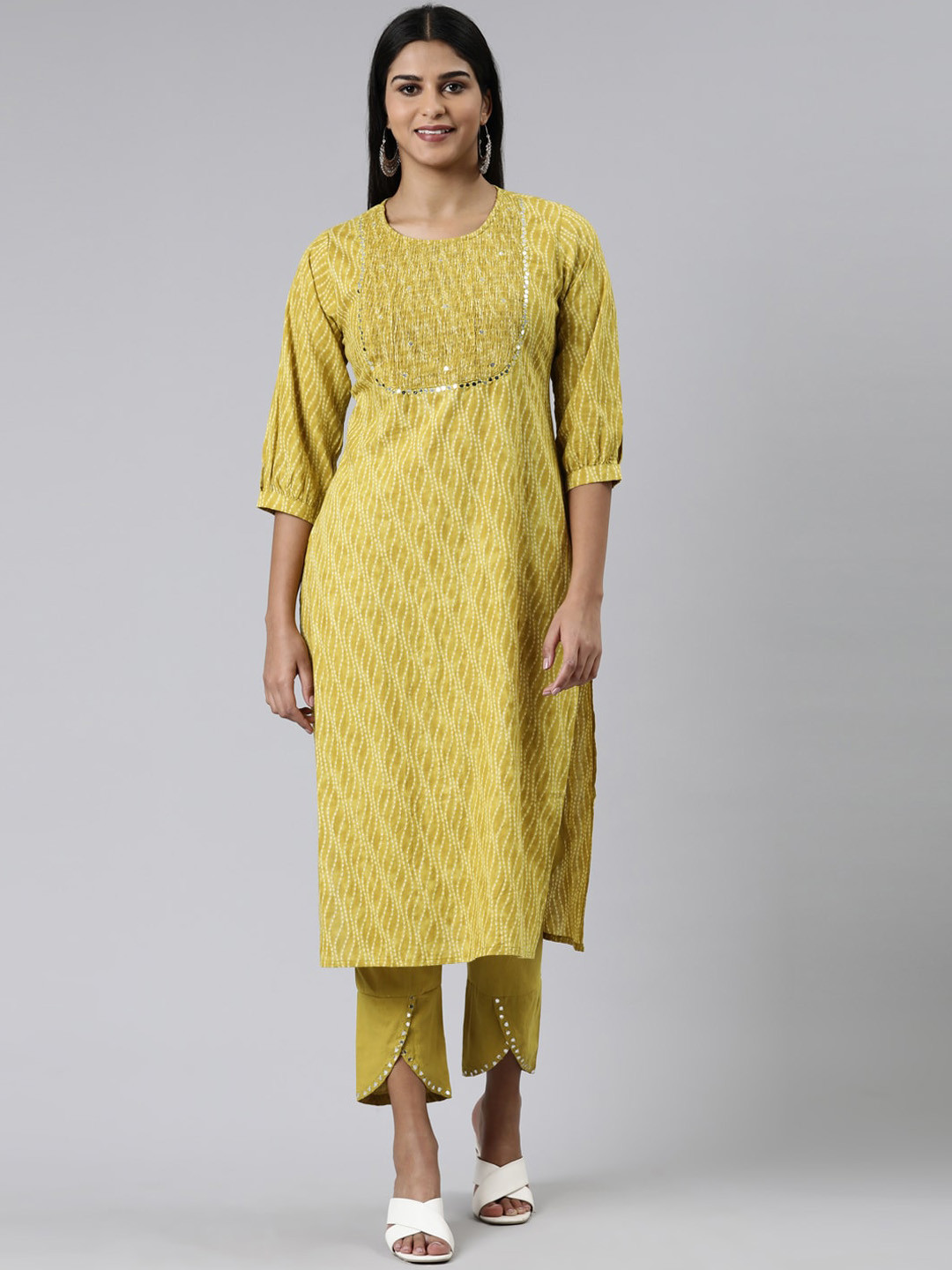 

Neerus Ethnic Motifs Printed Mirror Work Kurta with Trousers, Green