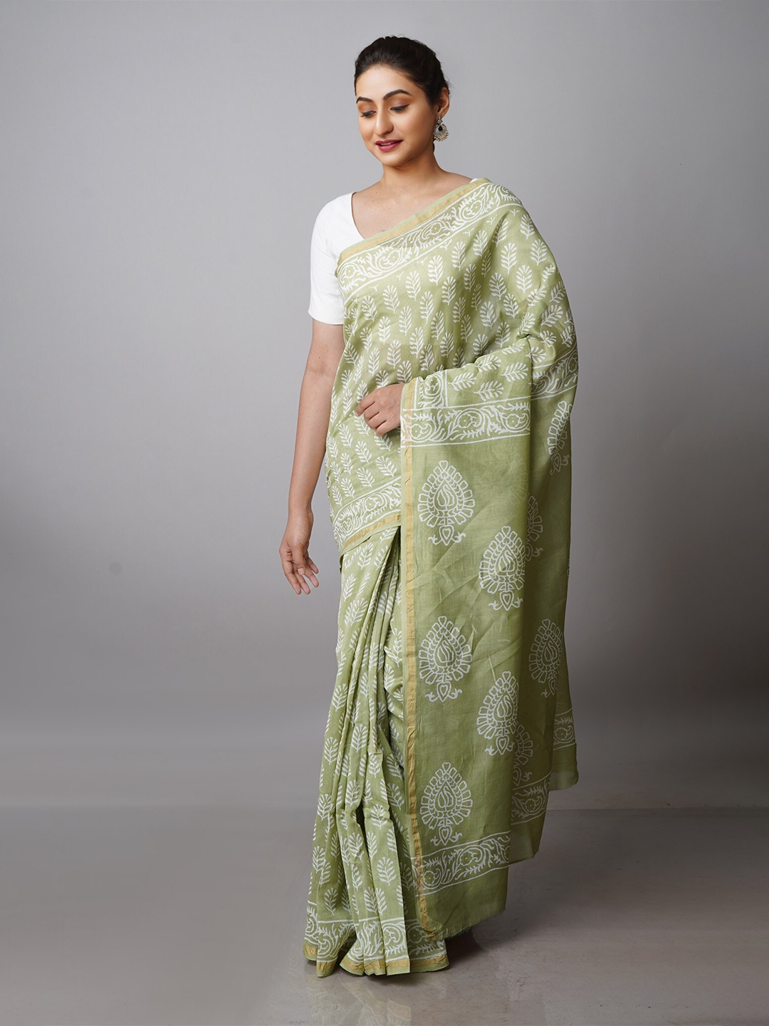

Unnati Silks Ethnic Motifs Printed Zari Chanderi Saree, Green