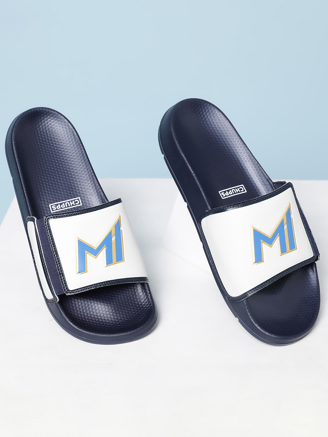 

CHUPPS Men Official Mumbai Indians Navy & White MI Printed Sliders, Navy blue