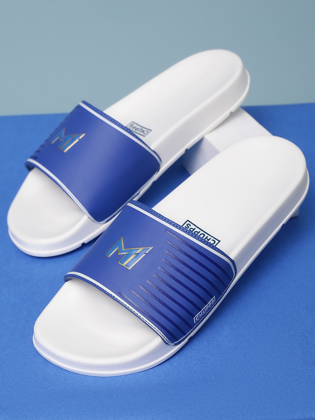

CHUPPS Men Official Mumbai Indians White & Gold MI Printed Sliders