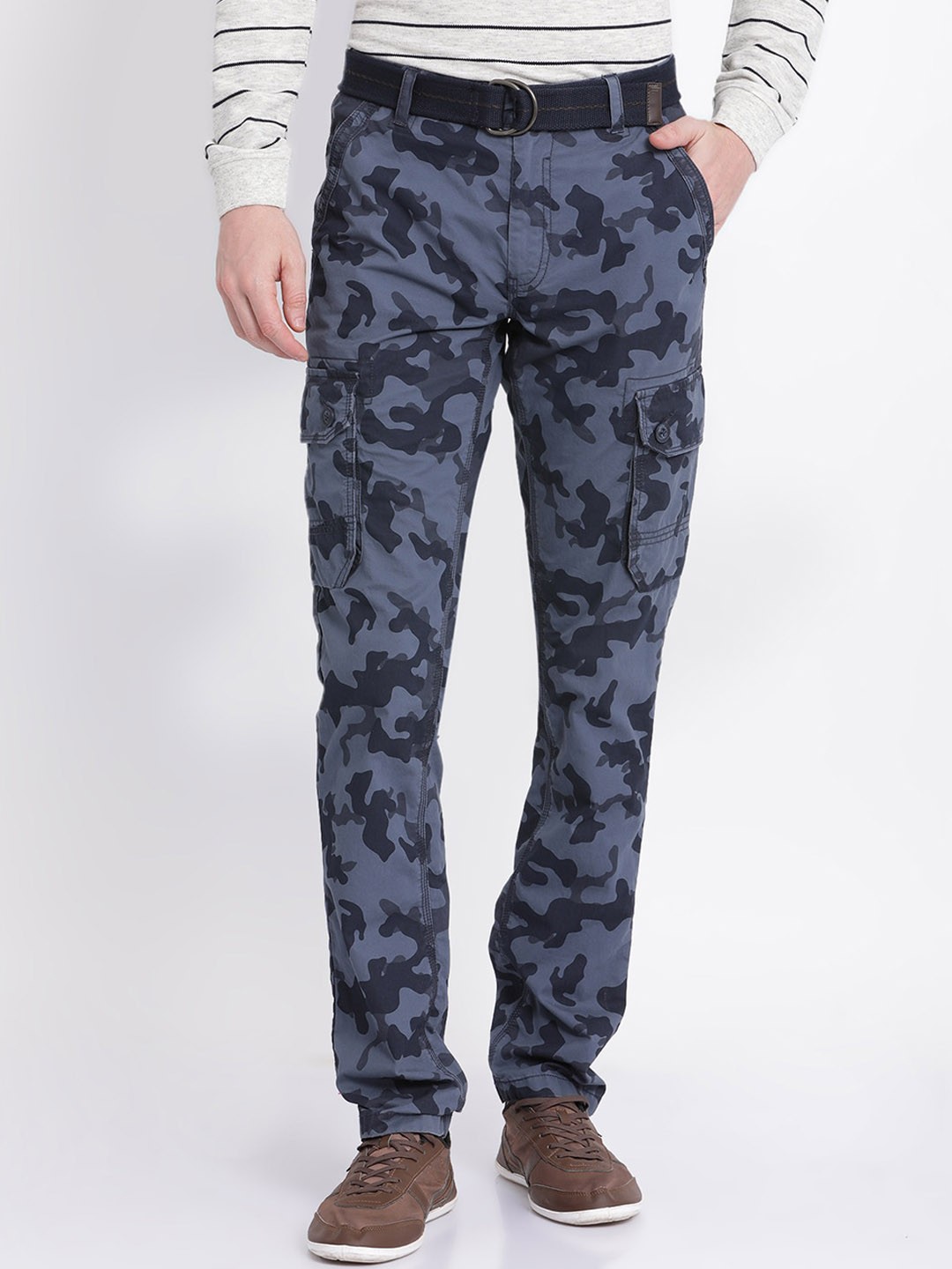 

t-base Men Camouflage Printed Cotton Easy Wash Mid-Rise Cargos Trousers, Blue