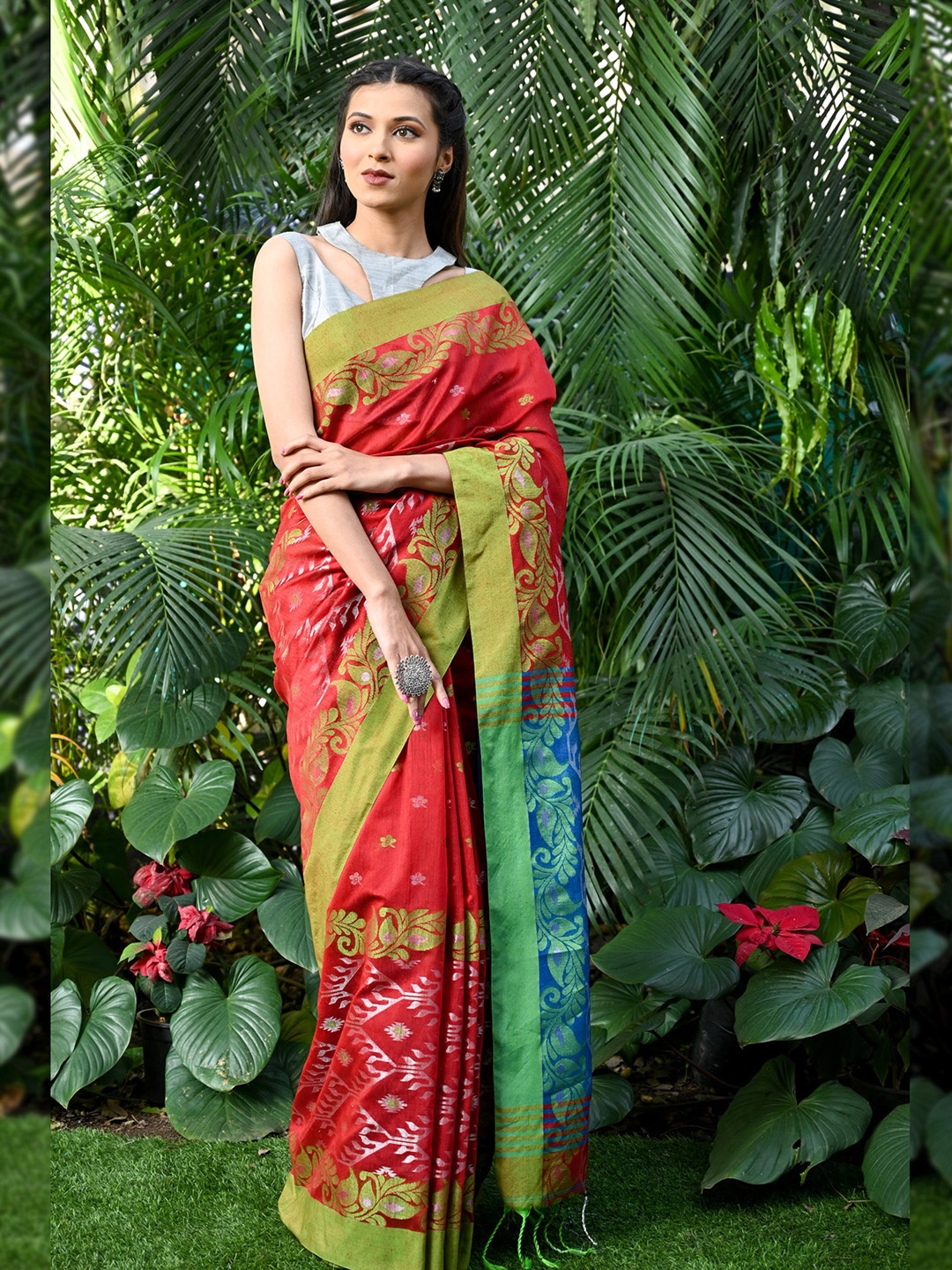 

BEATITUDE Floral Woven Design Silk Cotton Saree, Red