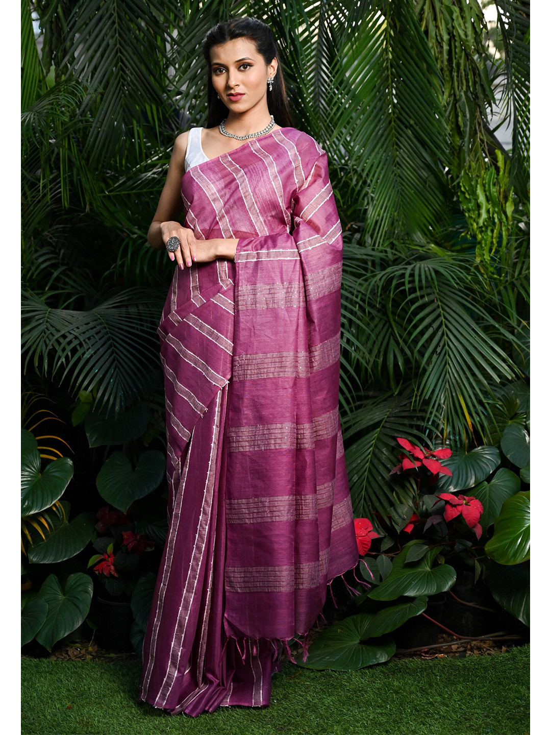 

BEATITUDE Striped Woven Design Saree, Purple
