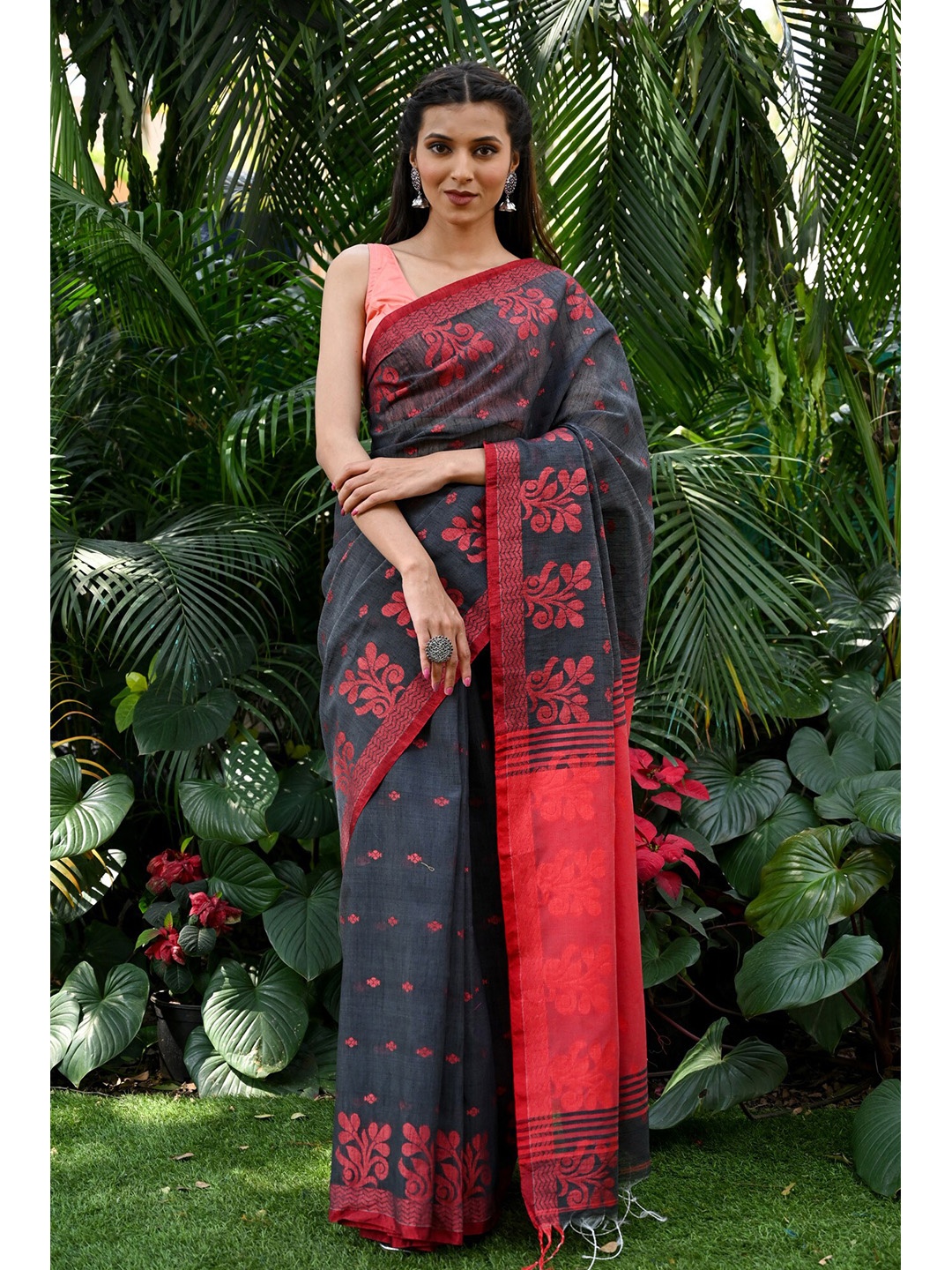 

BEATITUDE Floral Woven Design Pure Cotton Saree, Charcoal