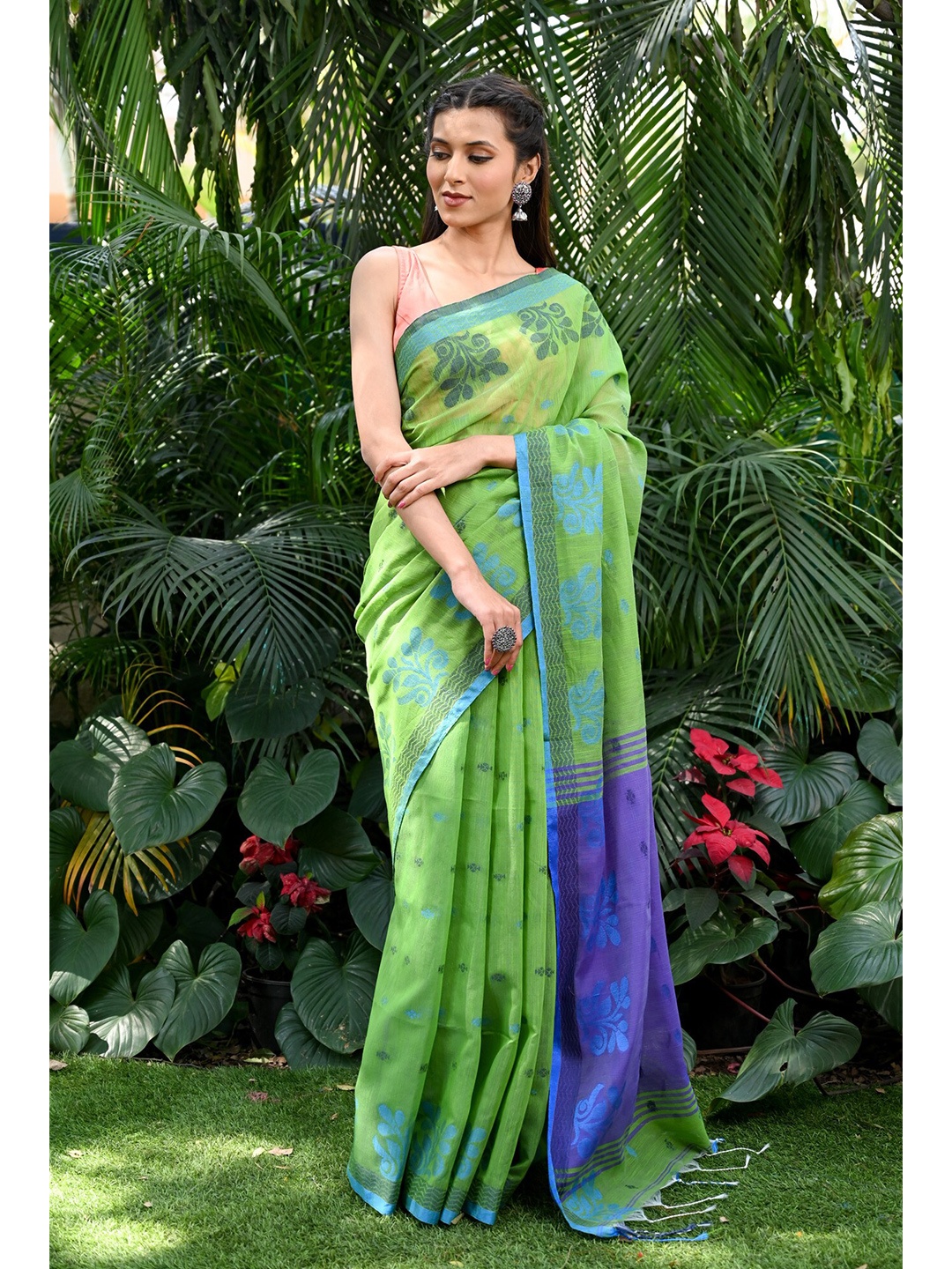 

BEATITUDE Floral Motif Woven Design Pure Cotton Saree, Green