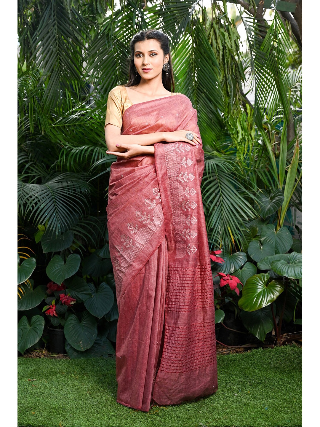 

BEATITUDE Floral Embroidered Zari Saree, Red